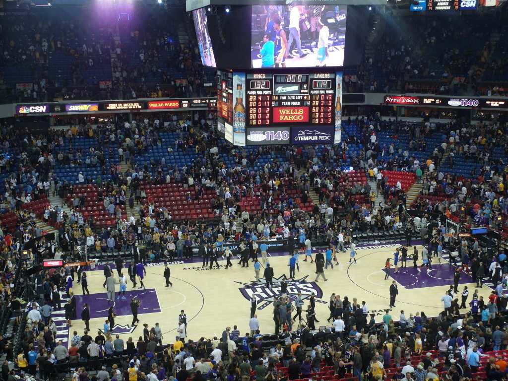 Catching LA Lakers vs Sacramento Kings LIVE at the Sleep Train Arena! – 2bearbear ...1024 x 768