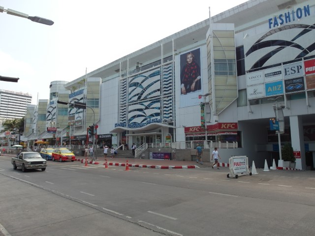 Shopping at Royal Garden Plaza Pattaya - Right in Front of the Beach!