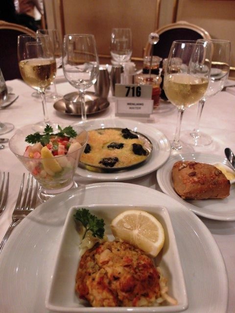 Starters of Crab Cakes, Escargot (always a favourite), Prawn cocktail and fresh warm bread