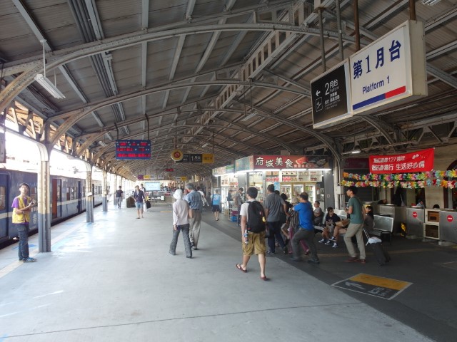 Platform 1 towards Chiayi