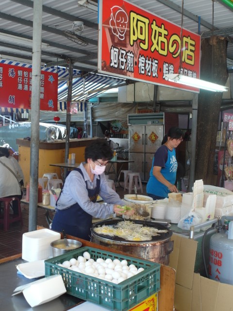 Aunty making Fried Oysters Taiwanese Style