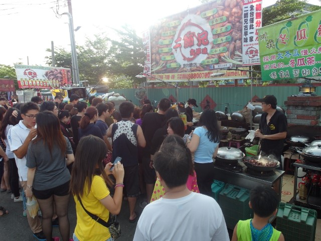 Wildly Popular Braised Stall at Huayuan Night Market
