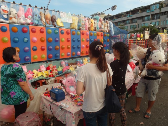 Game Stalls Hua Yuan Night Market