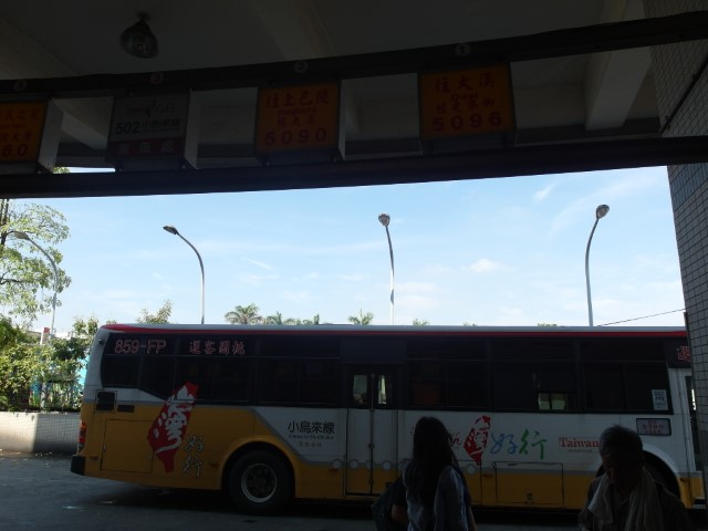 Taking Bus 502 to Da Xi (大溪) and Xiao Wu Lai (小烏來)