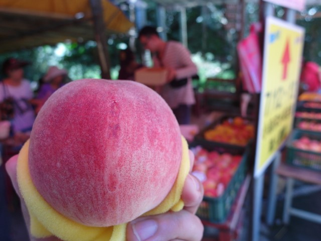 Must try peach at Xiao Wu Lai for NT80 or NT600 for a box of 12