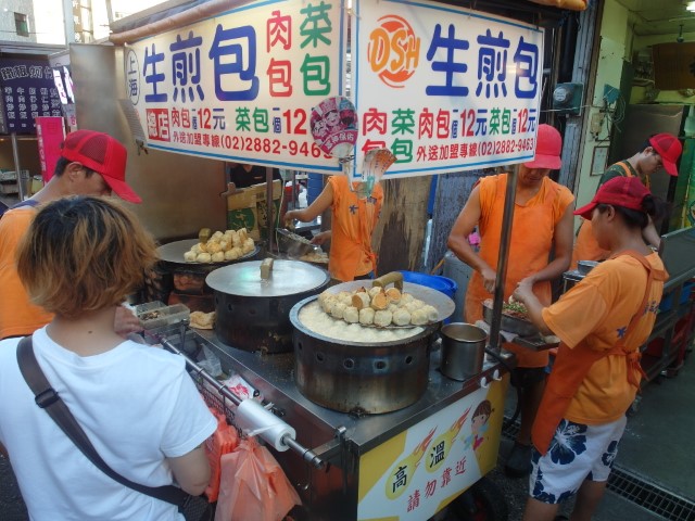 Fried Meat Bun for NT12 which was good but still no where near Xiao Yang Jian Bao in Shanghai