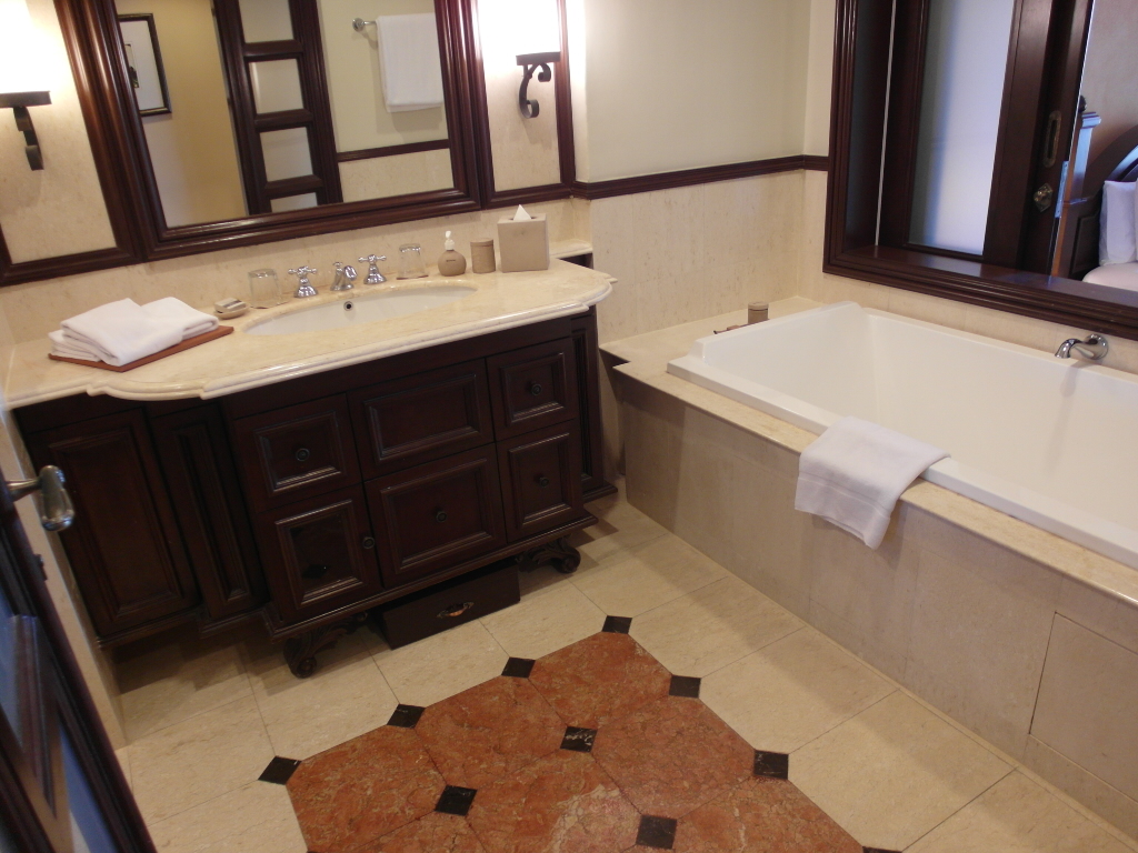 Bathroom of Deluxe Lago Room at Casa Del Rio Malacca Hotel