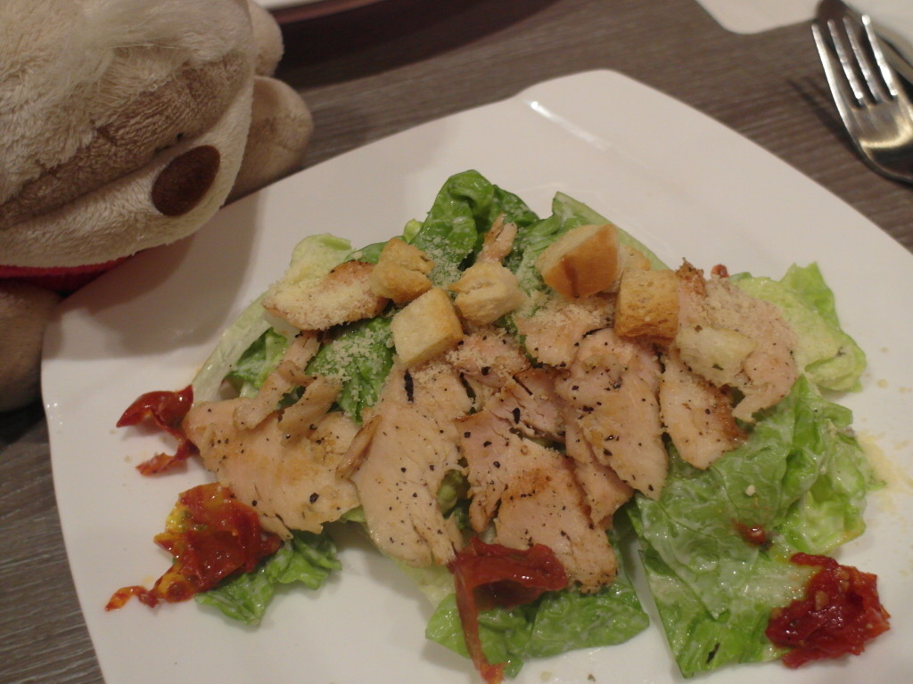 Caesar Salad with black pepper chicken and sun-dried tomatoes Breez Bistro.Bar Grand Mercure Roxy