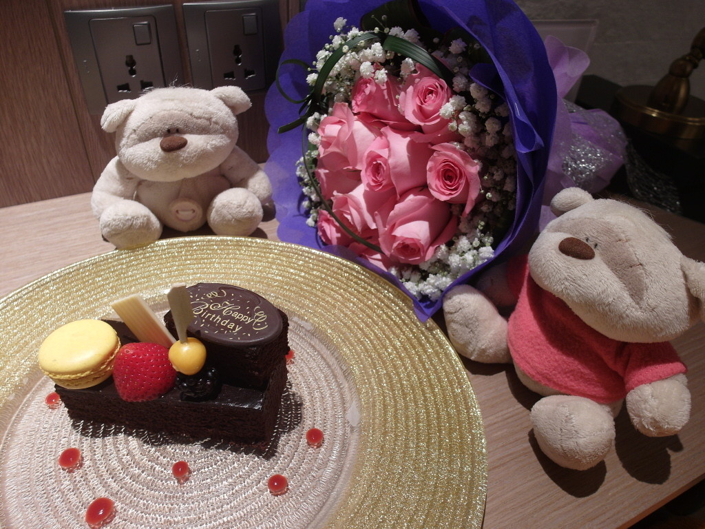 Surprise birthday cake at Hotel Jen Tanglin Singapore