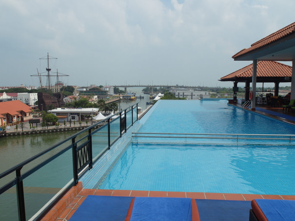 Infinity Pool @ Casa Del Rio Malacca Hotel