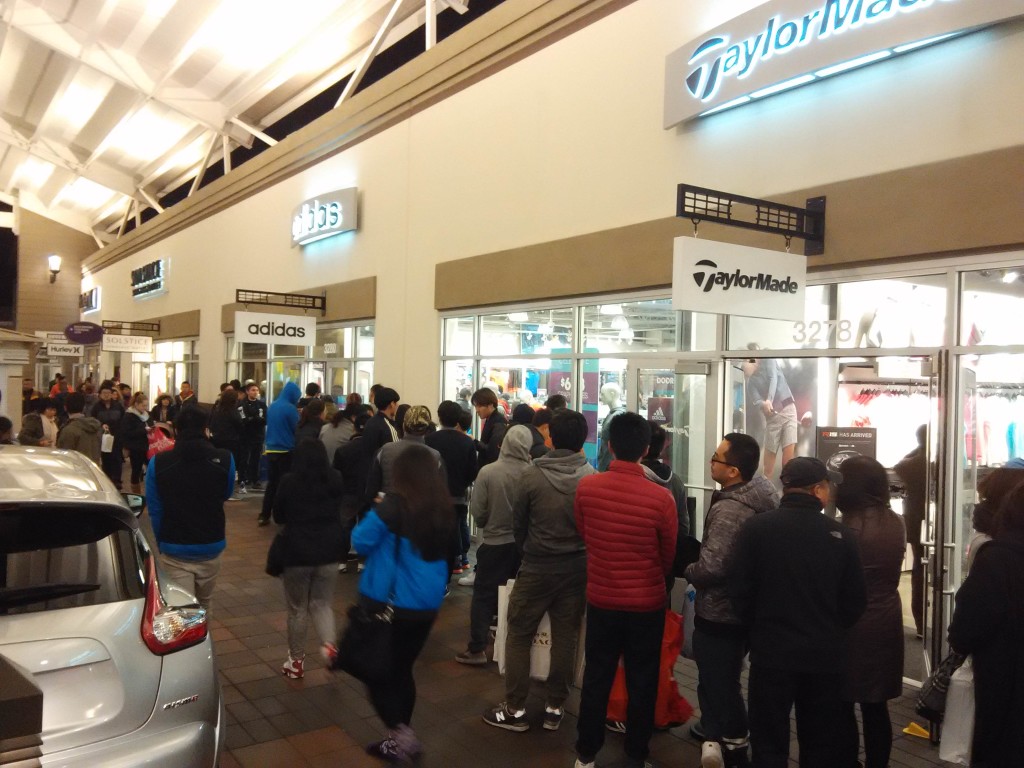 Long Queue for Kate Spade during Black Friday Sales at San Francisco Premium Outlets