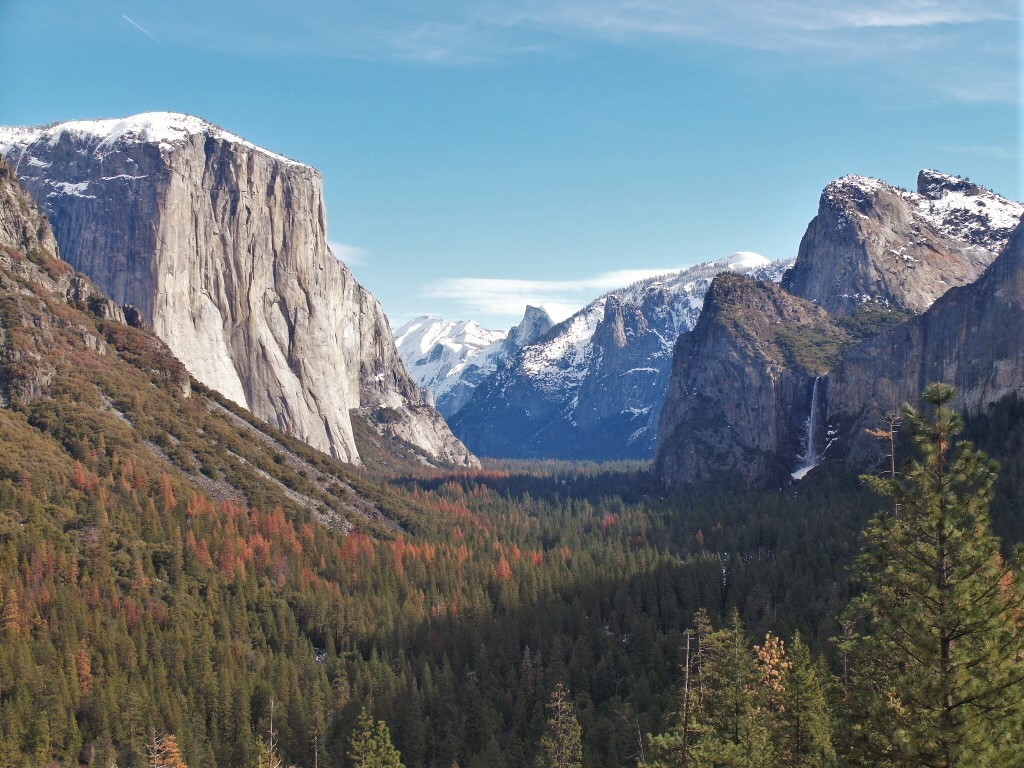 The most famous Tunnel View at Yosemite National Park