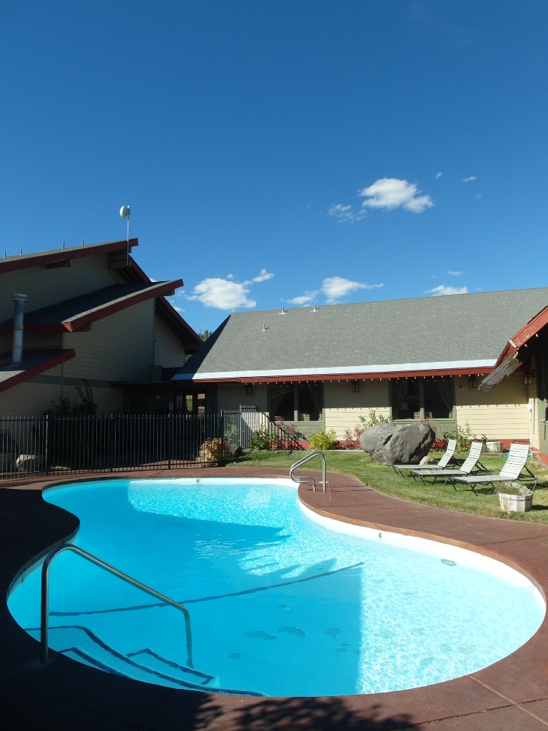 Sierra Nevada Resort & Spa Swimming Pool