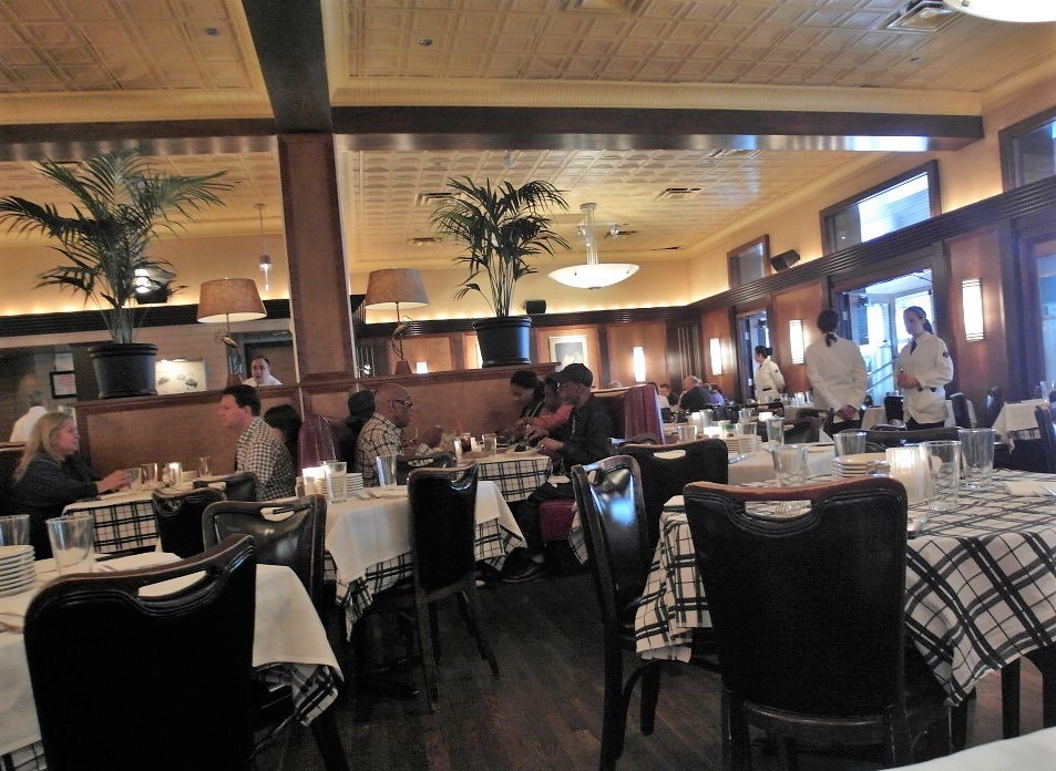 Inside Gibsons Bar & Steakhouse Chicago