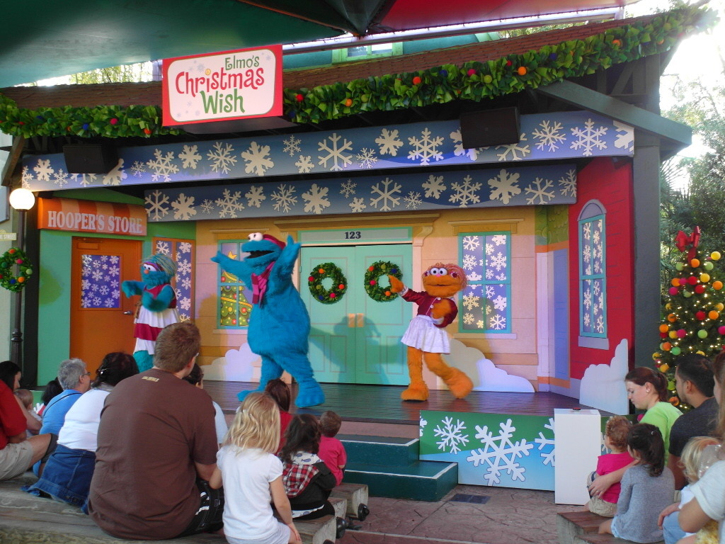 What do you think Cookie Monster wants for Christmas? A Giant Cookie!