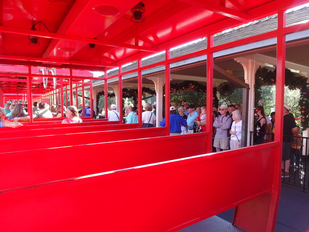 Long Queues for Busch Gardens Train Ride