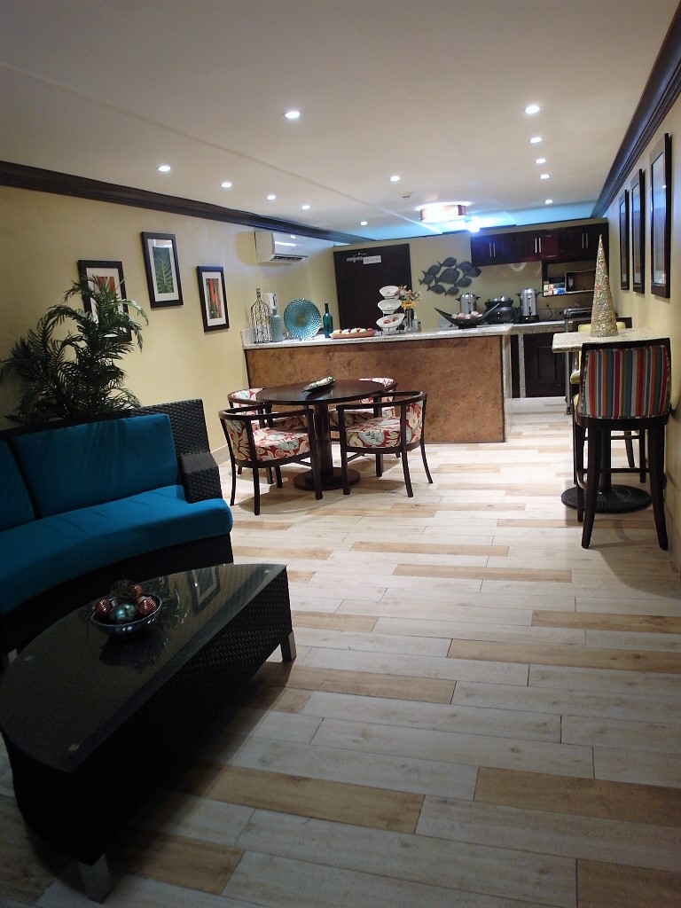 Holiday Inn Resort Montego Bay Rose Hall Club Lounge