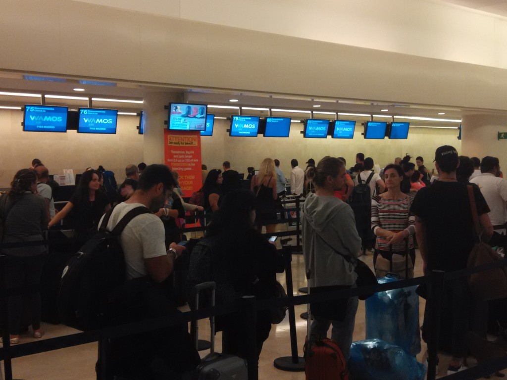 Wamos Air Cancun Airport Check-In Counters