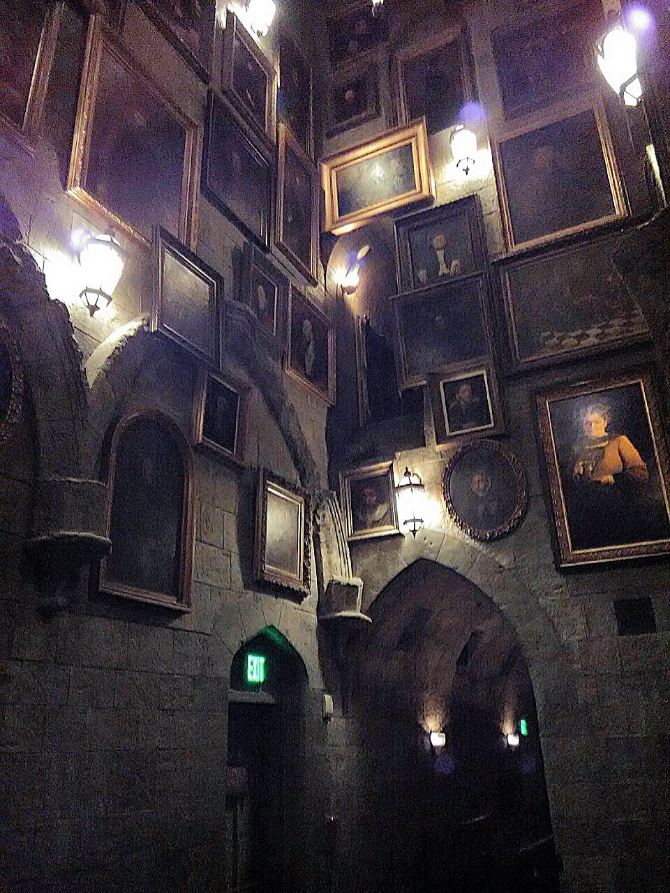 Hogwarts Universal Studios Hollywood Hall of Talking Portraits