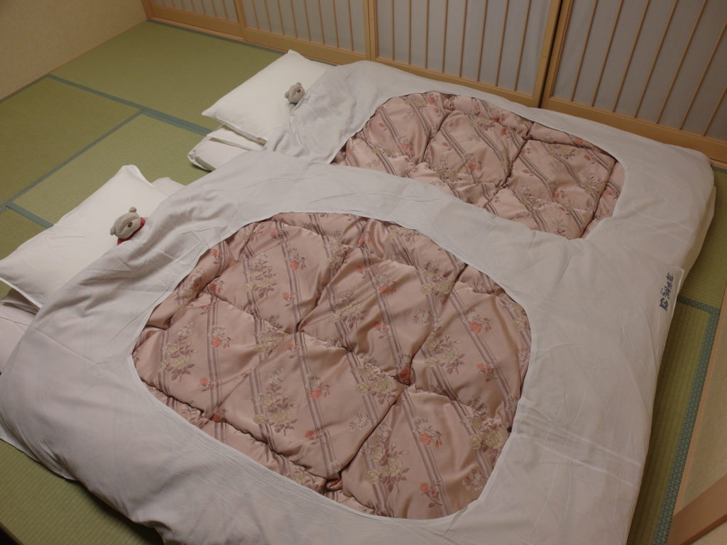 Bed Making at Konansou Mount Fuji Hotel (湖南庄)