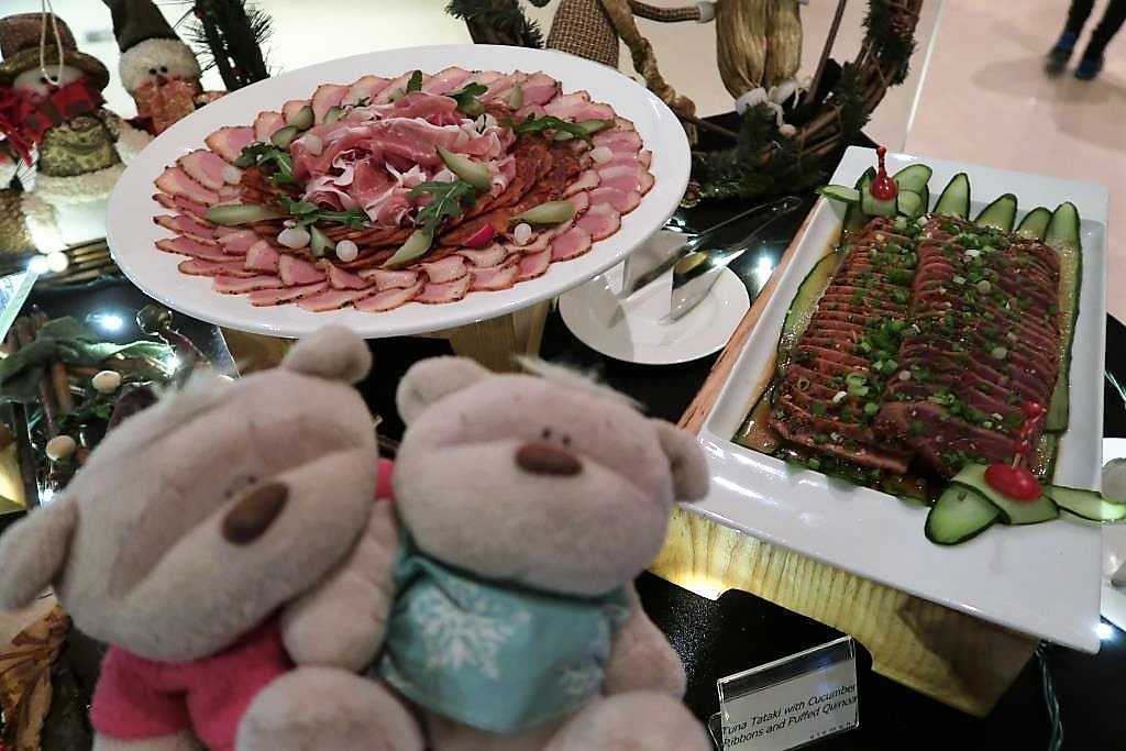 Tuna Tataki with Cucumber Ribbons and Puffed Quinoa Amara Singapore Buffet