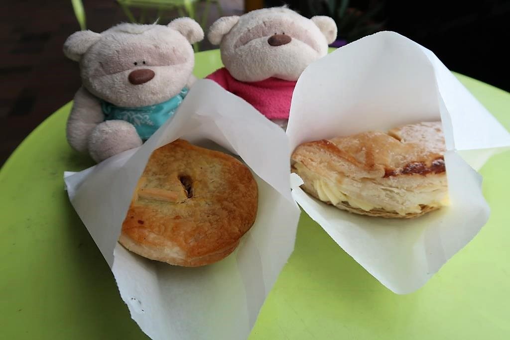 Baked to Perfection next to Eagle Junction Station Brisbane - Beef Steak Pie ($7) and Apple Turnover ($4.5)