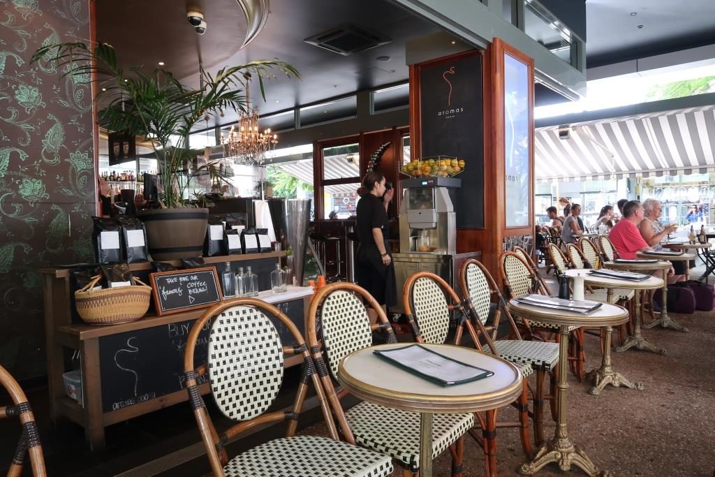 Aromas Noosa Restaurant with outward facing chairs like that of Europe Cafes