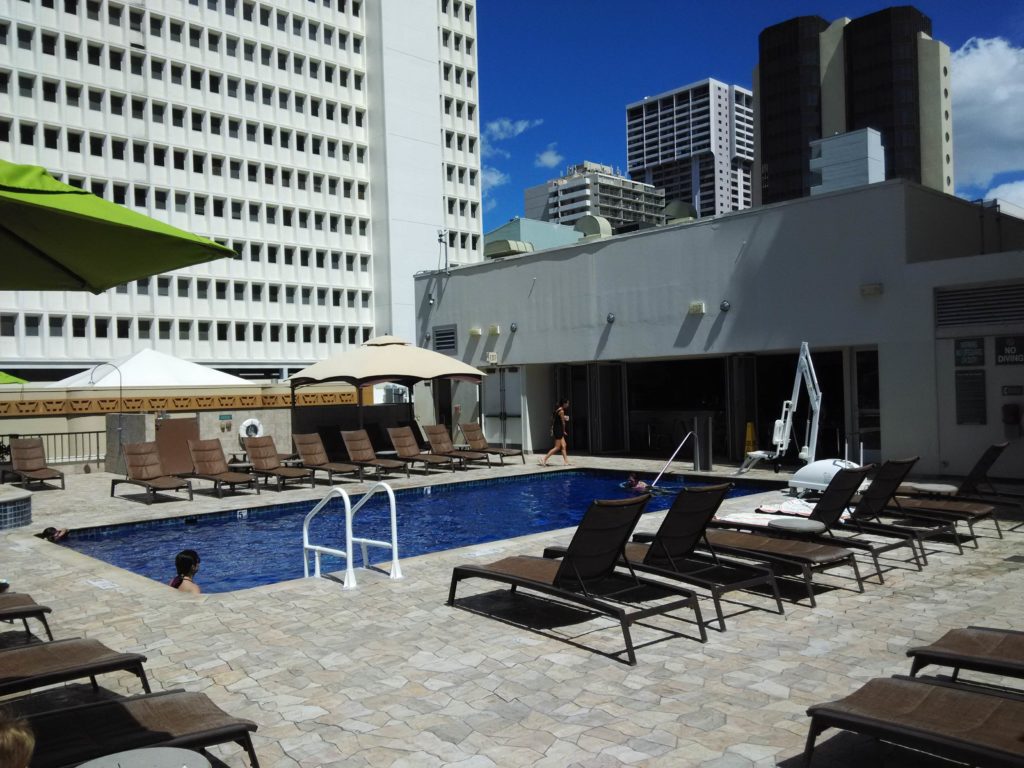 Swimming Pool and Cafe of Holiday Inn Waikiki Beachcomber Resort