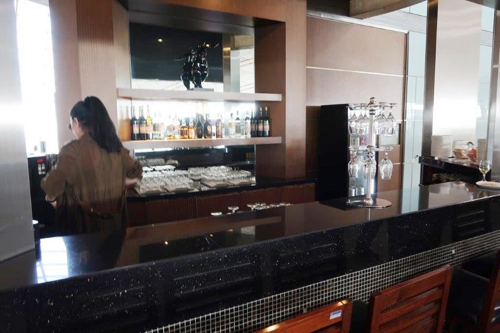 Air China Business Class Lounge Beijing Review - Alcoholic Drinks