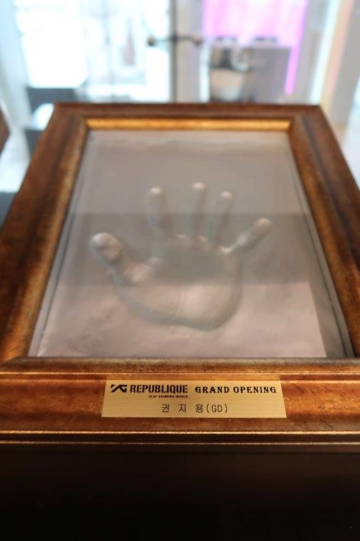 Hand print of G Dragon inside Untitled 2017 YG Republique