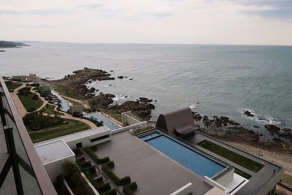 Hilton Busan Level 2 Infinity Pool - Opened during Summer Months