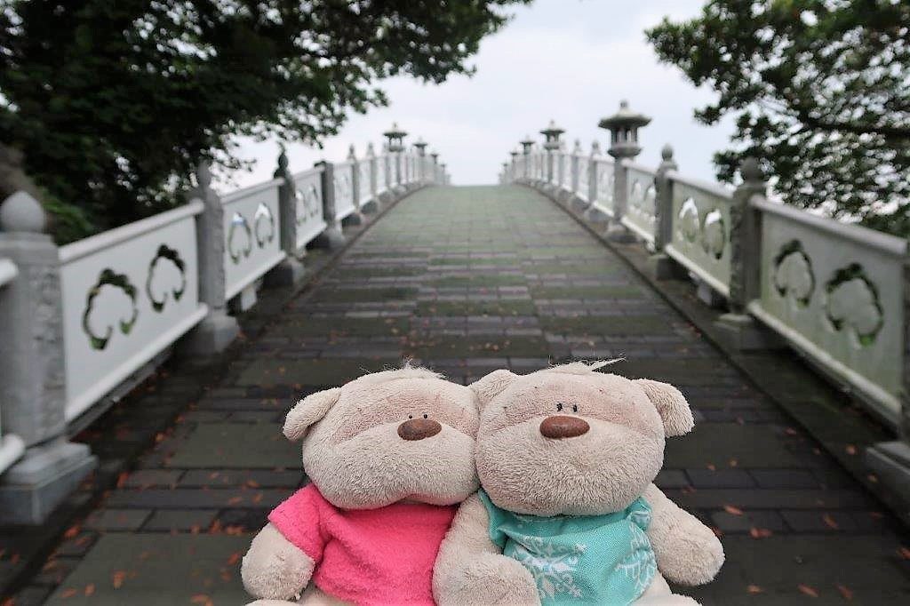 2bearbear crossing the iron arch bridge at Cheonjeyeon Waterfall