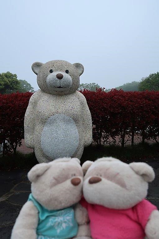 Meeting a new bear friend at Jeju Glass Castle