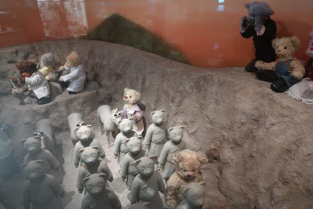 Can you spot the travelling bear in this Qin Dynasty Excavation Site? Yup! He's naked!