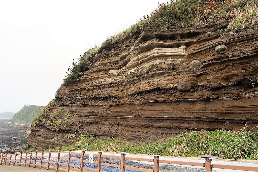 Striations found on Suwolbong Peak Jeju