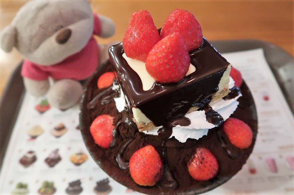 Korean Dessert Cafe Strawberry Cheesecake Chocolate Patbingsu 