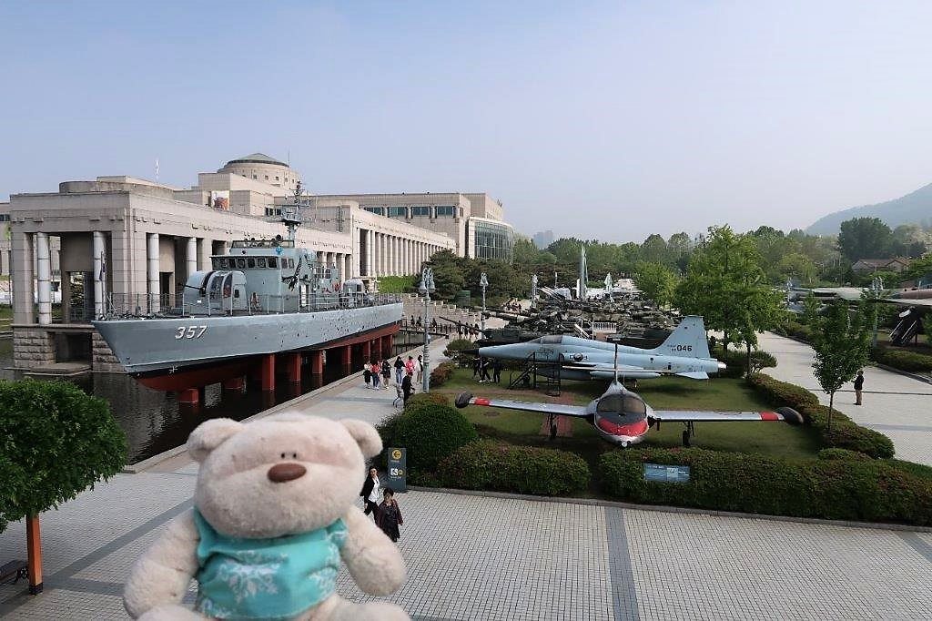 2bearbear @ Outdoor display area of War Memorial of Korea