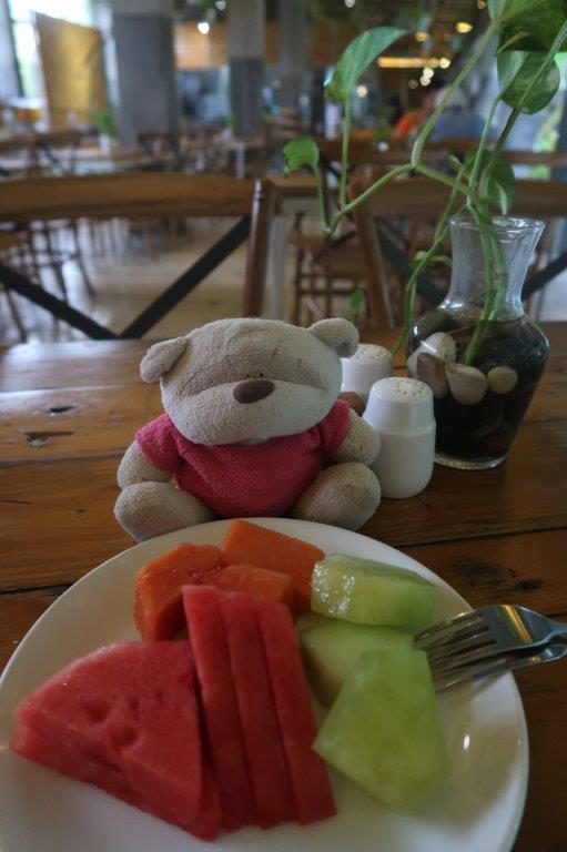 2bearbear having tonnes of fruits in Yogyakarta - Soooo Sweet!