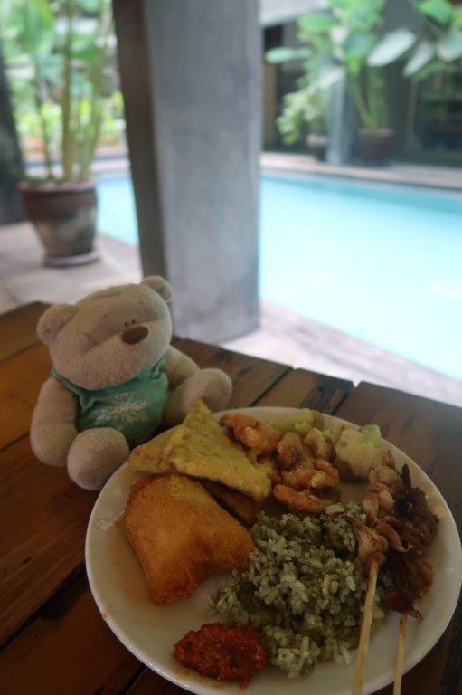 2bearbear having breakfast at Greenhost Boutique Hotel by the pool