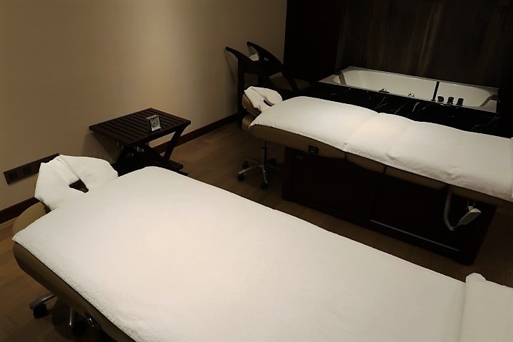 Couple's Treatment Room Grand Hyatt Kochi Spa
