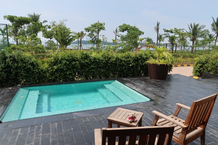 Private Outdoor Jacuzzi overlooking backwaters of Vembanad Lake