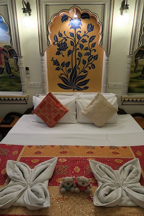 Bed at Hotel Pearl Palace Jaipur
