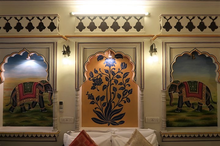 Beautiful decoration in room of Hotel Pearl Palace