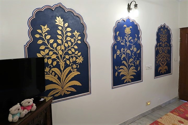 More pretty decorations in room of Hotel Pearl Palace Jaipur