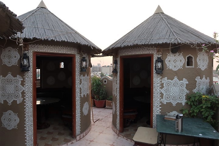 Private huts (dining rooms) for more a more intimate setting