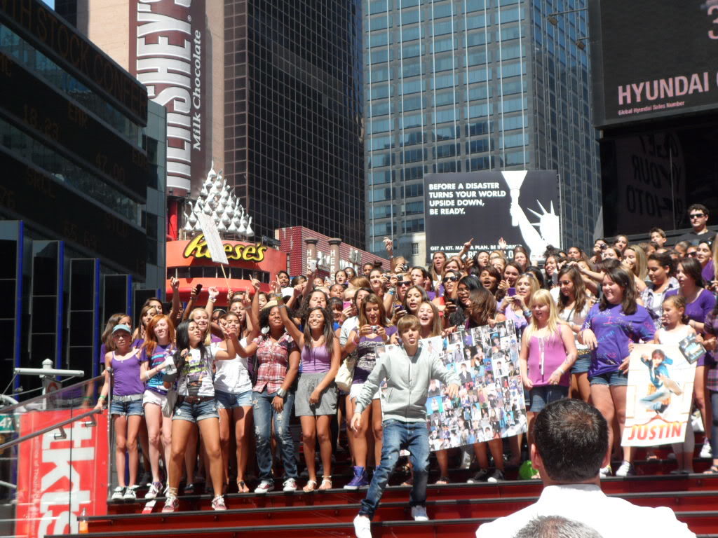 Caught Justin Bieber's Flash Mob at New York Times Square