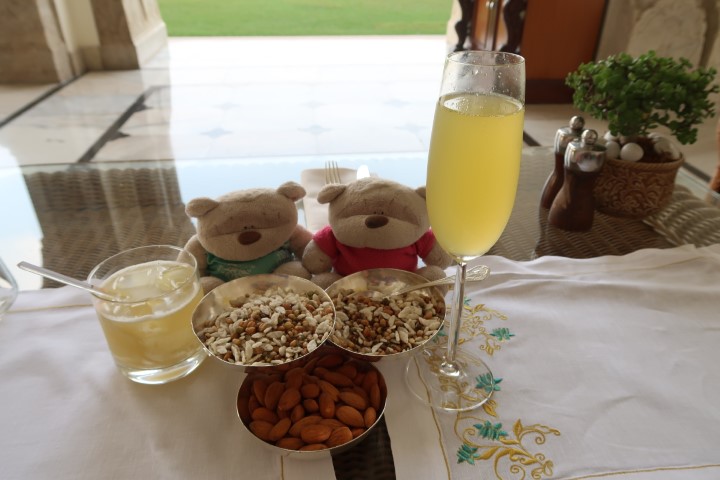 Snacks accompanying cocktails at Verandah Cafe of Taj Rambagh Palace Hotel