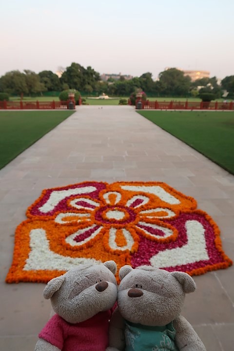 2bearbear taking a shot with the completed Rangoli at Jaipur's Rambagh Palace Hotel