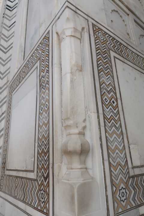 Intricacies and details placed on the walls and pillars of the Taj Mahal