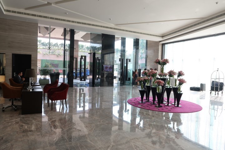 Lobby of Hotel Radisson Blu Agra Taj